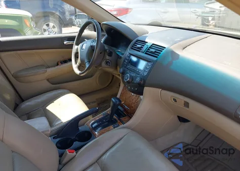 2004 Honda Accord 3.0 Ex z USA, uszkodzony, nr VIN 1HGCM66534A088101